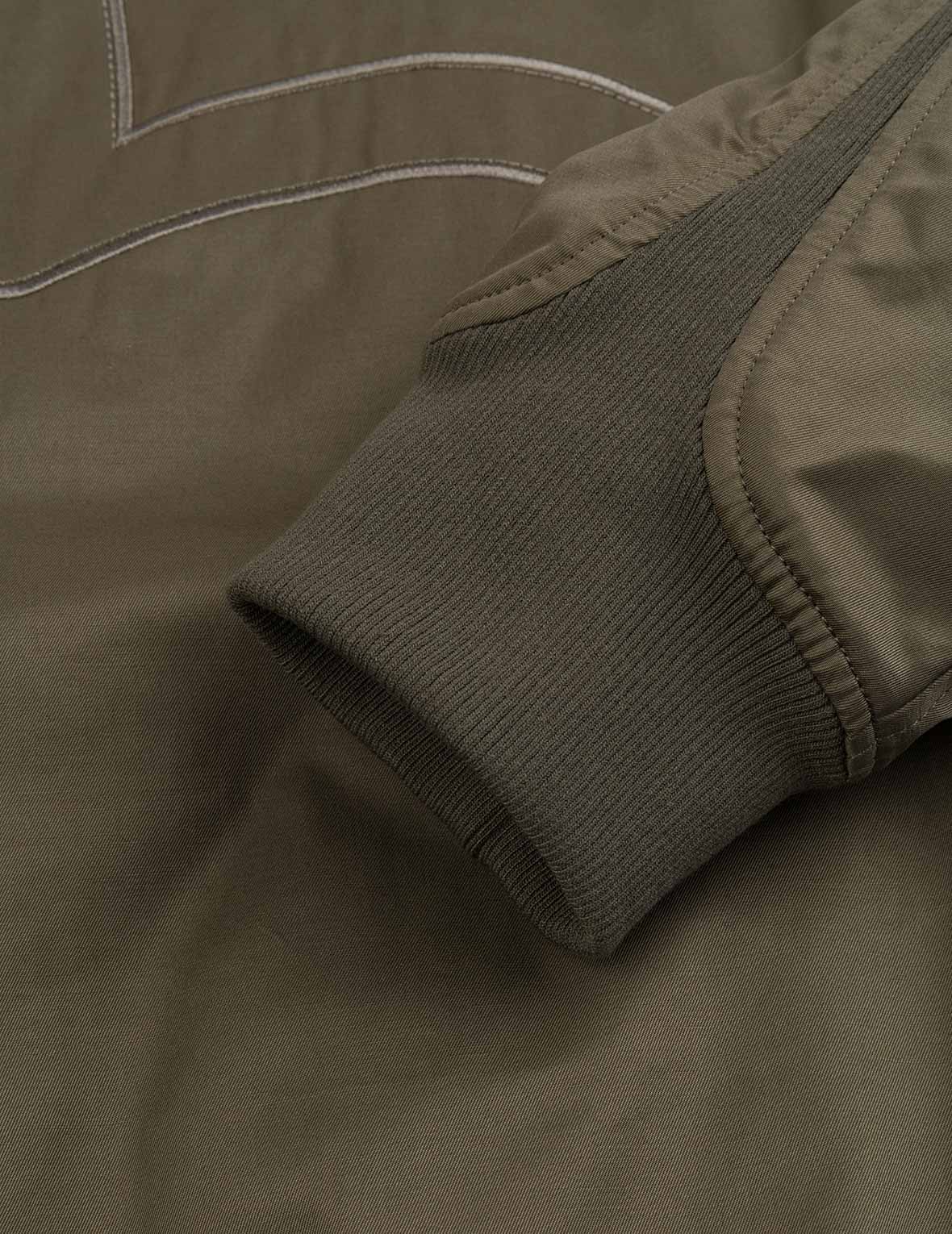 多重商標刺繡徽章常規版型夾棉飛行員外套