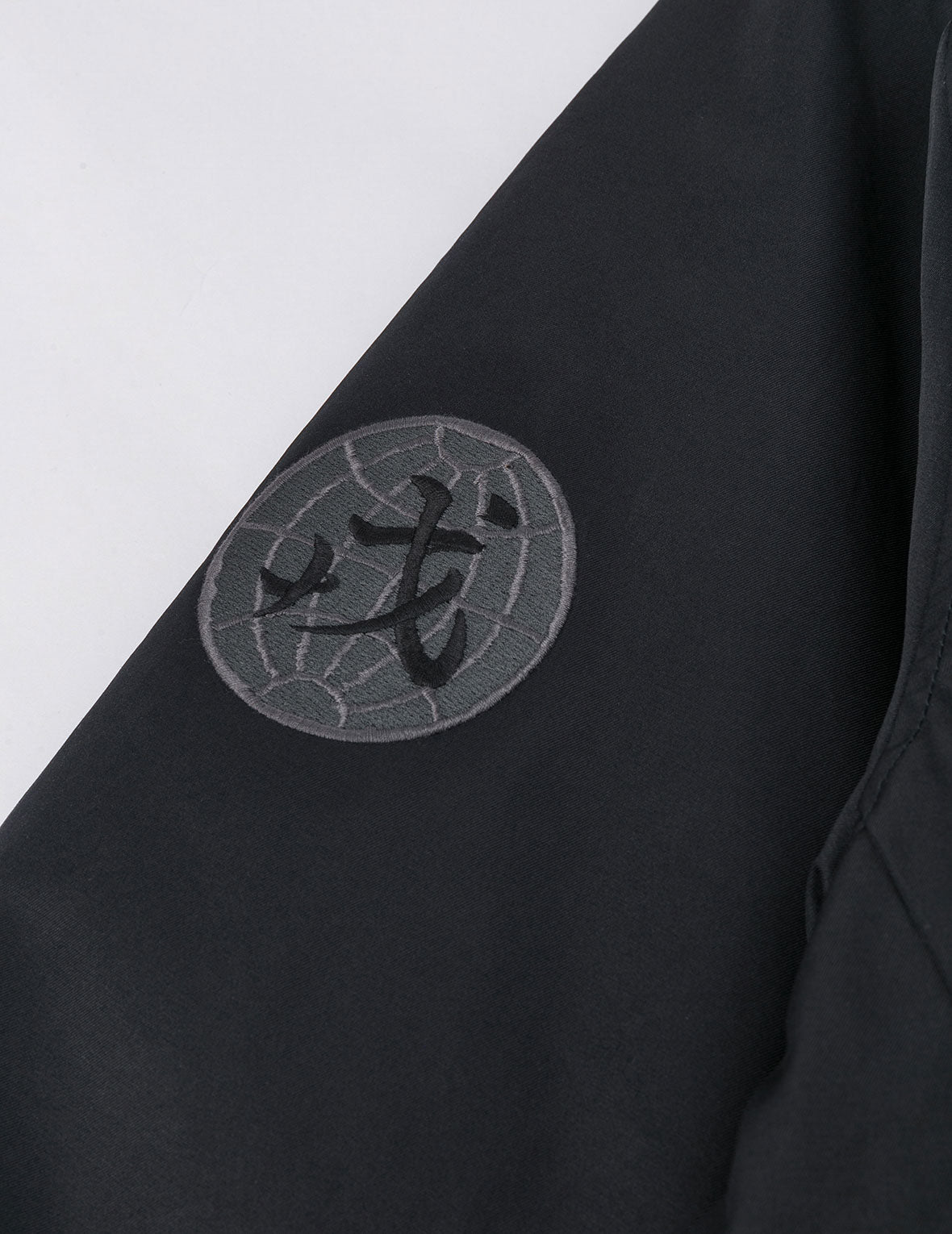 多重商標刺繡徽章常規版型夾棉飛行員外套