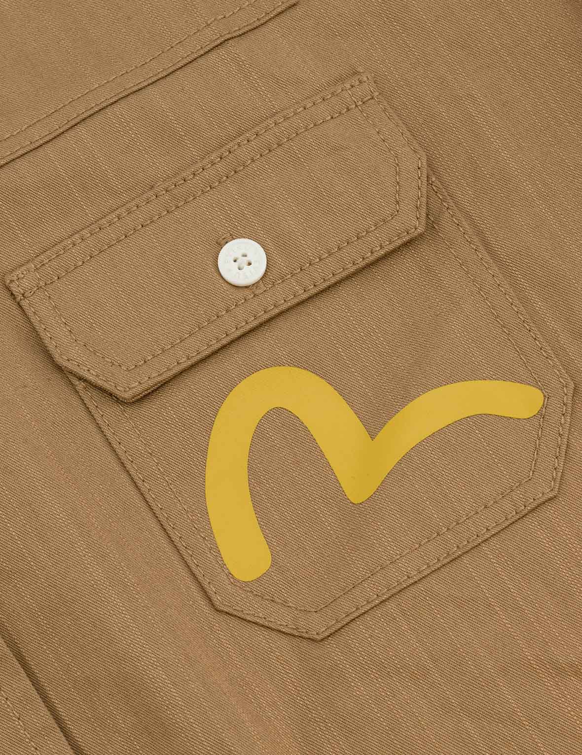 商標刺繡和多口袋寬版休閒長袖襯衫