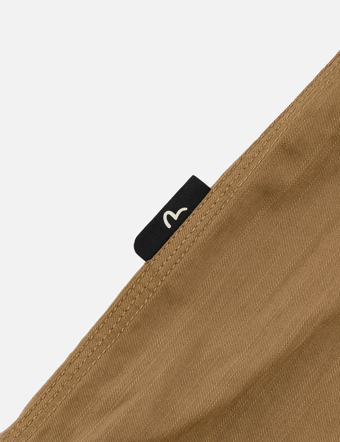 商標刺繡和多口袋寬版休閒長袖襯衫