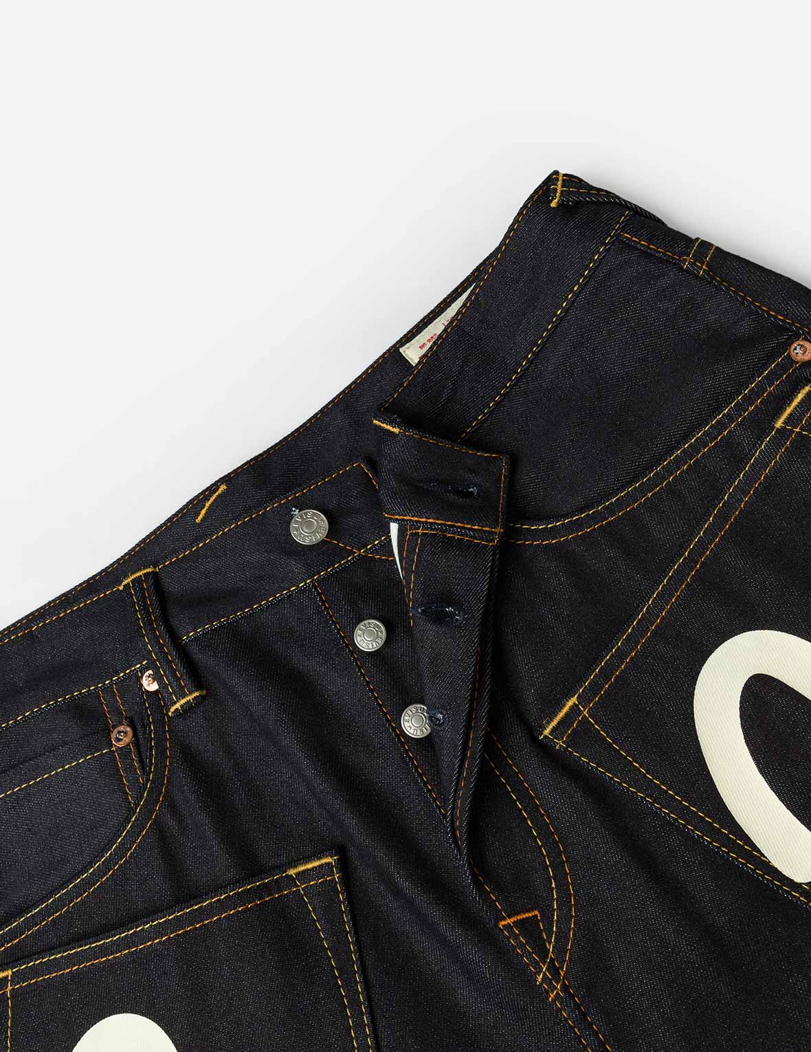 海鷗印花與多口袋時尚版型牛仔短褲