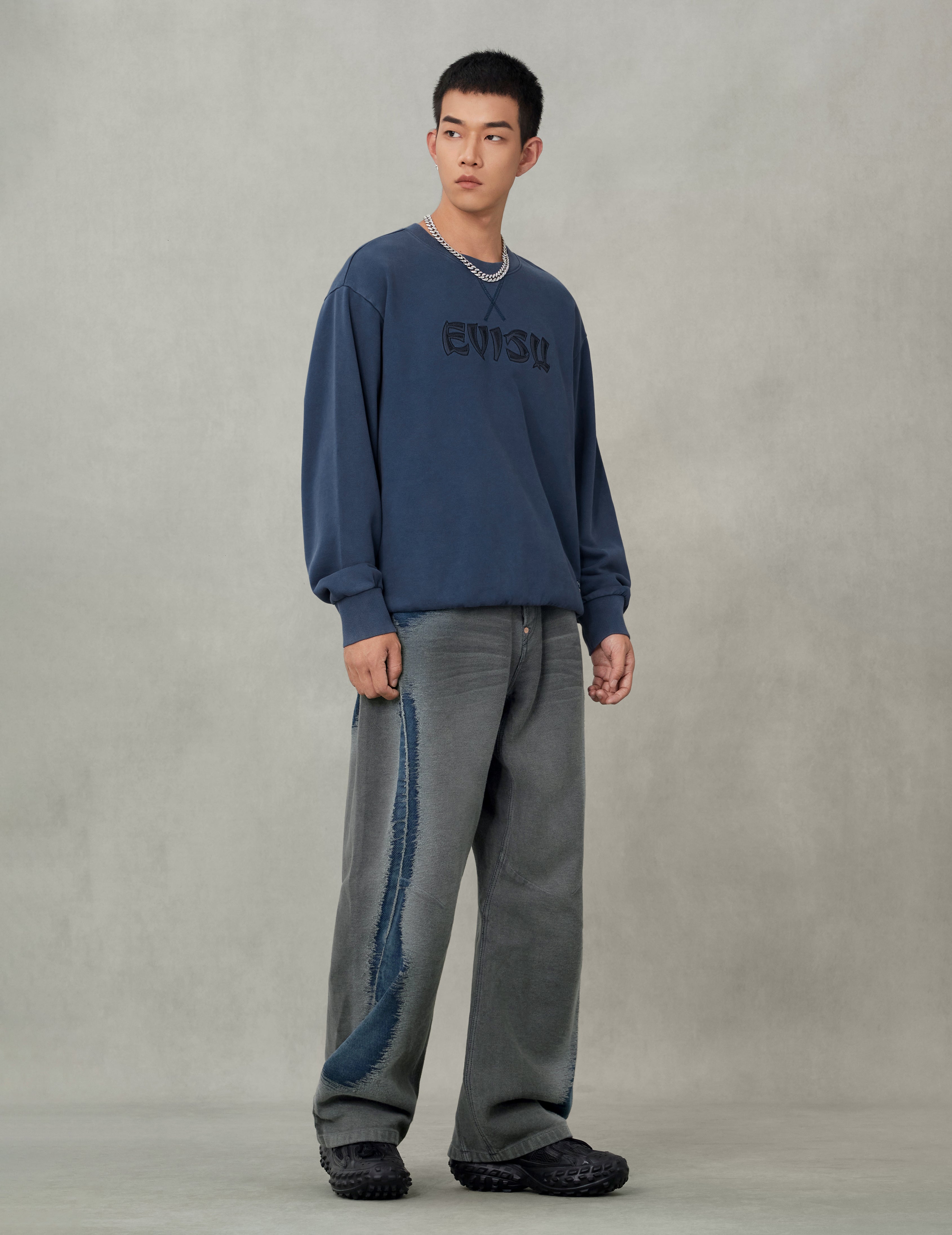 佛頭與商標刺繡休閒衛衣