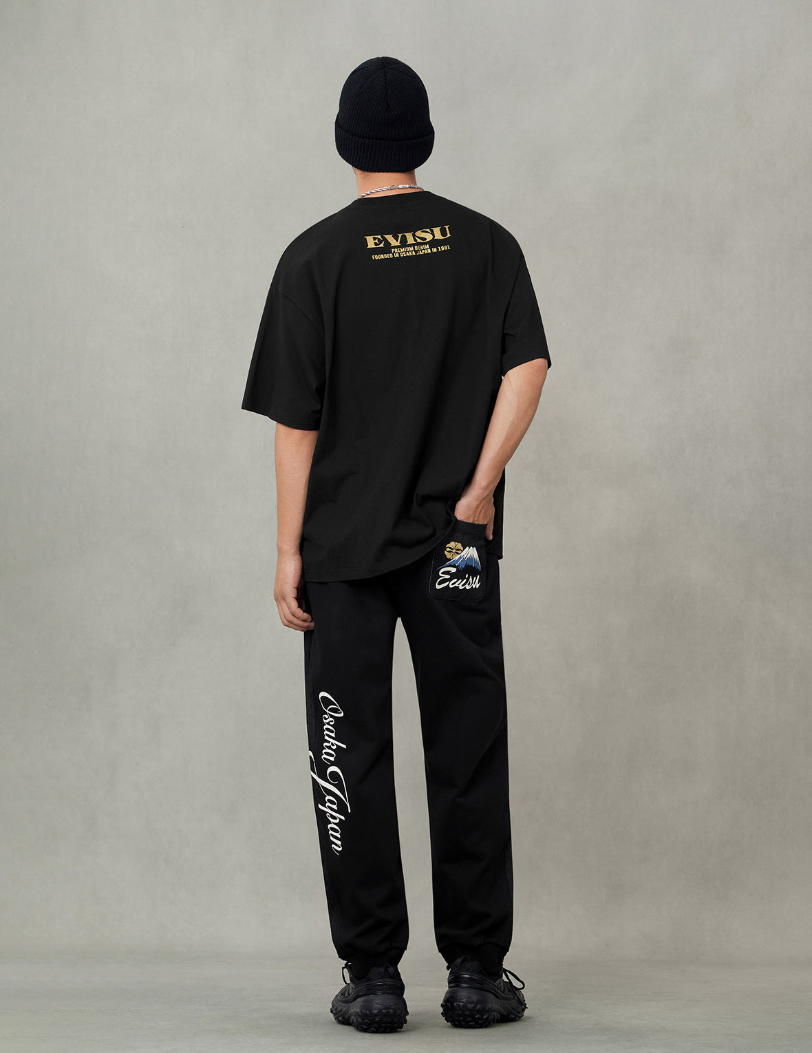 織錦口袋與海鷗燙金印花寬版T恤