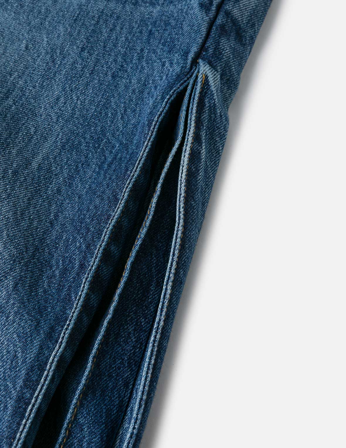 Seagull Embossed Fashion Fit Pleated Jeans