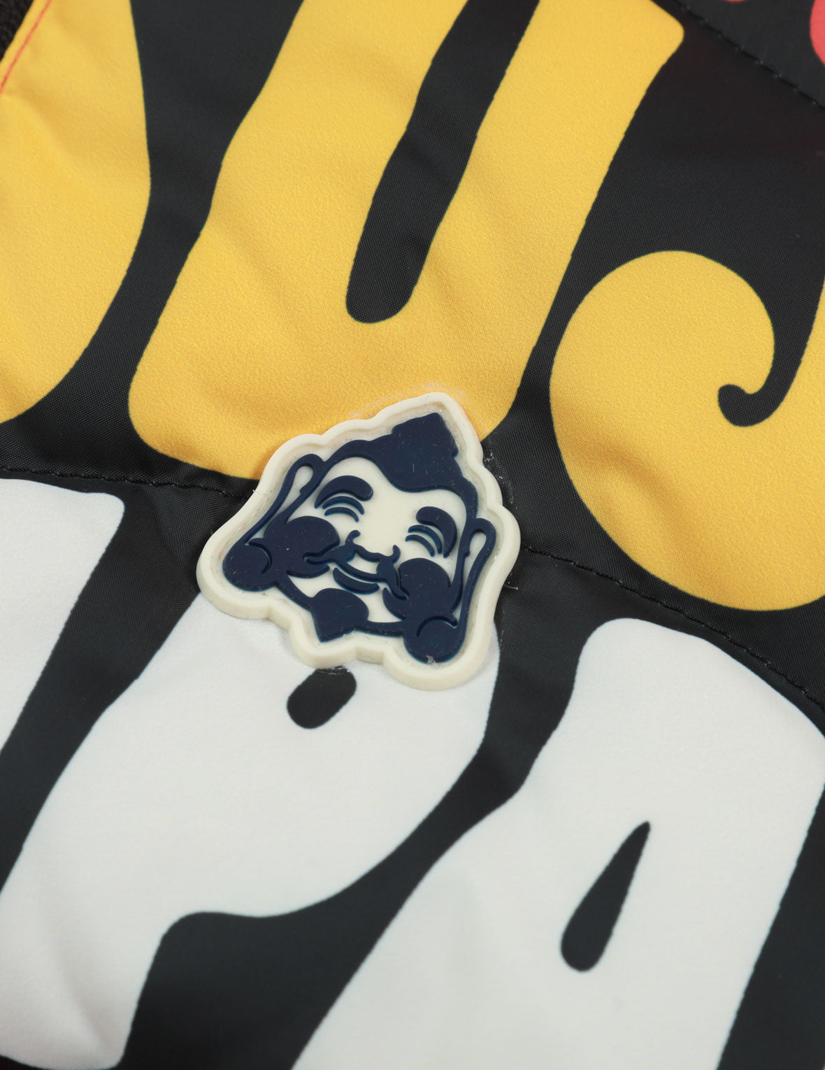 滿地波紋Logo印花羽絨夾克