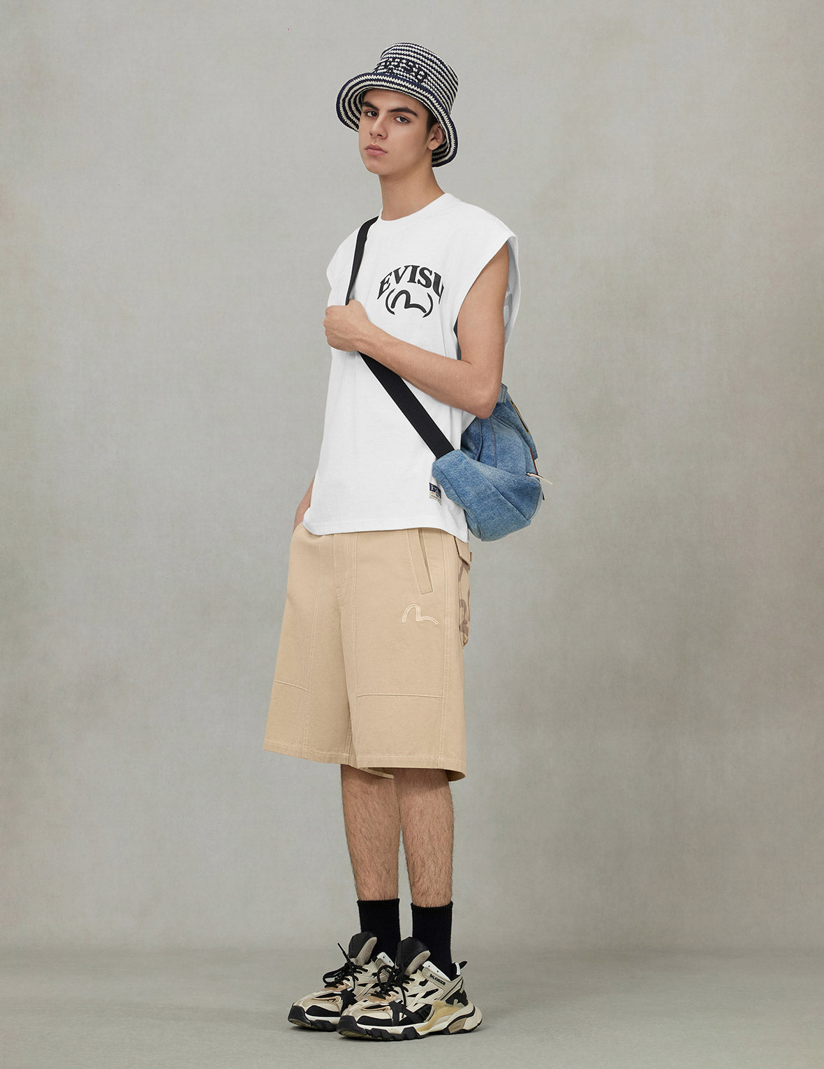 海鷗刺繡牛仔斜背包