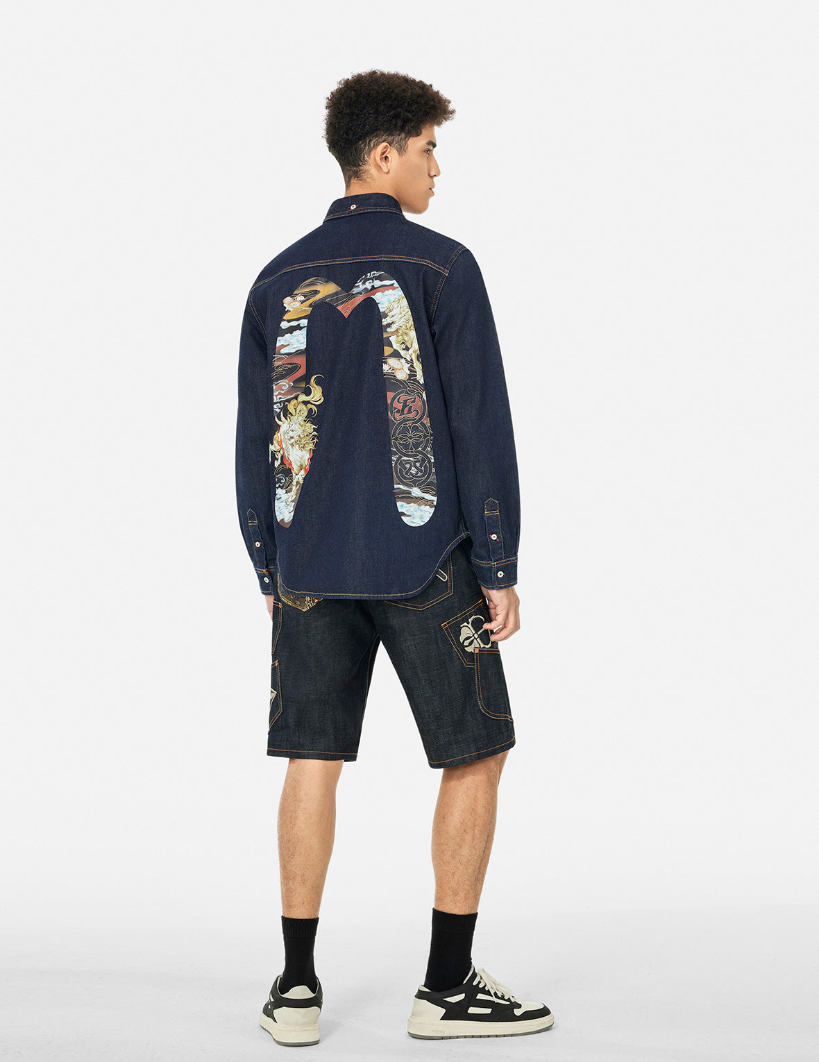 Multi-Pocket with Brocade Patch Regular Fit Denim Shorts