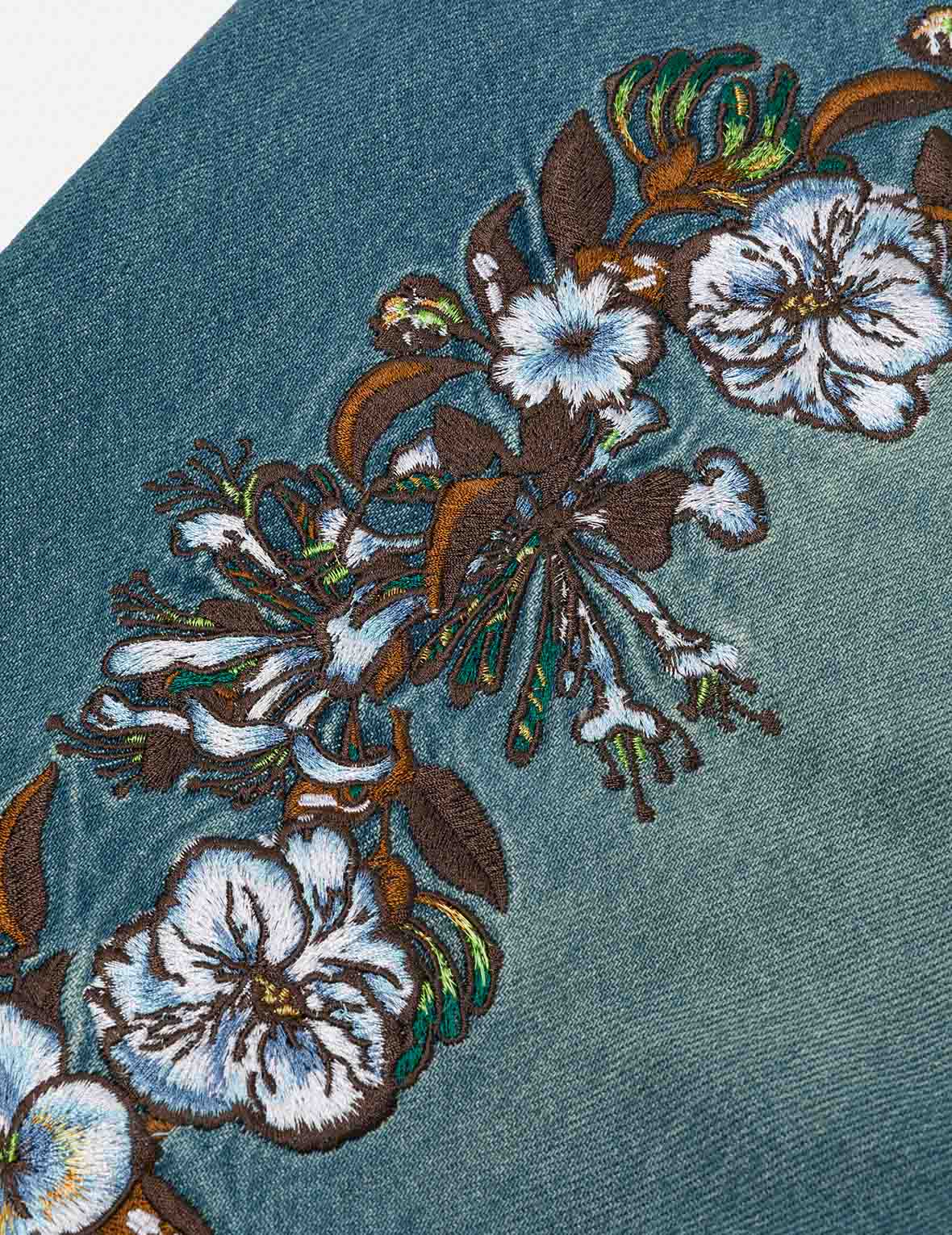 花卉大M刺繡常規版型牛仔短褲