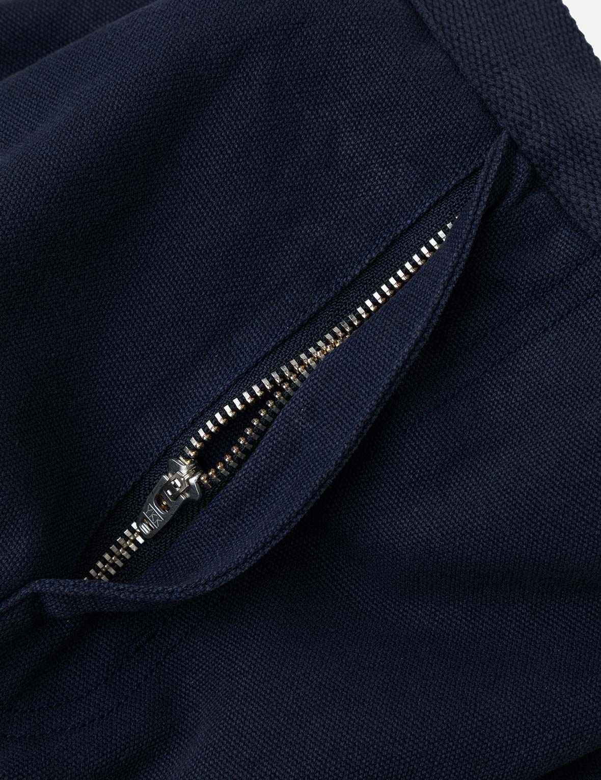 標語貼布口袋直筒休閒褲