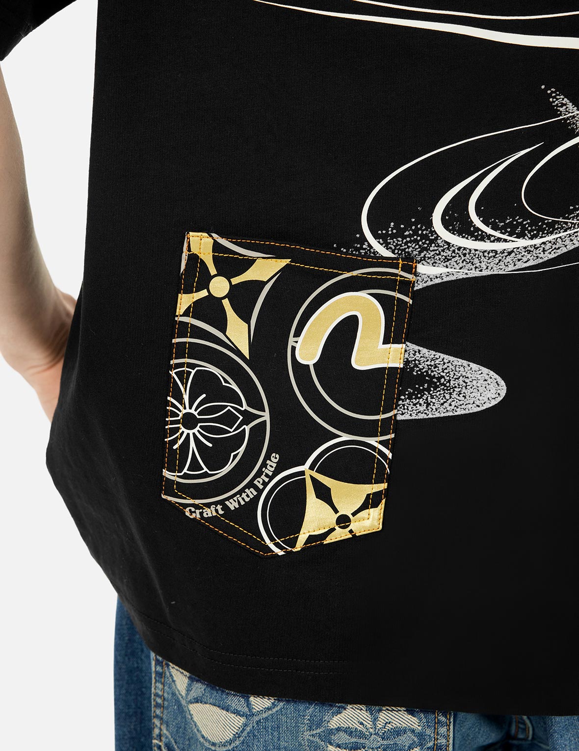 Multi-Pocket and Multi-Print Loose Fit T-shirt