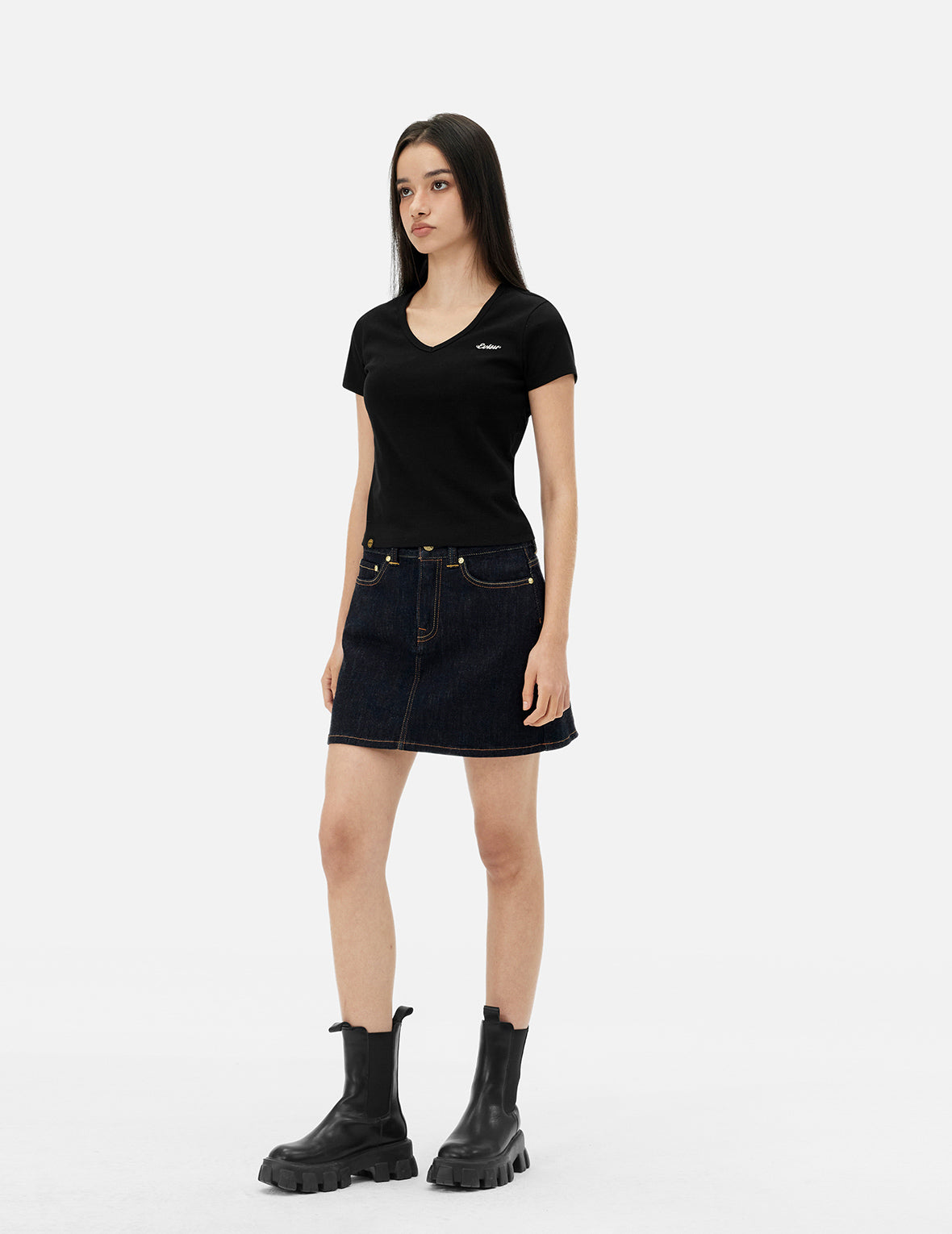 Evisu Metal Trim V-Neck Fashion Fit T-shirt