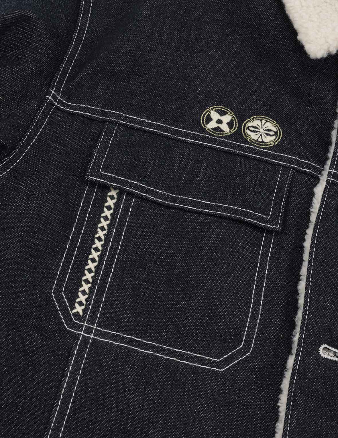 明線刺繡與大M嵌條寬版休閒牛仔外套
