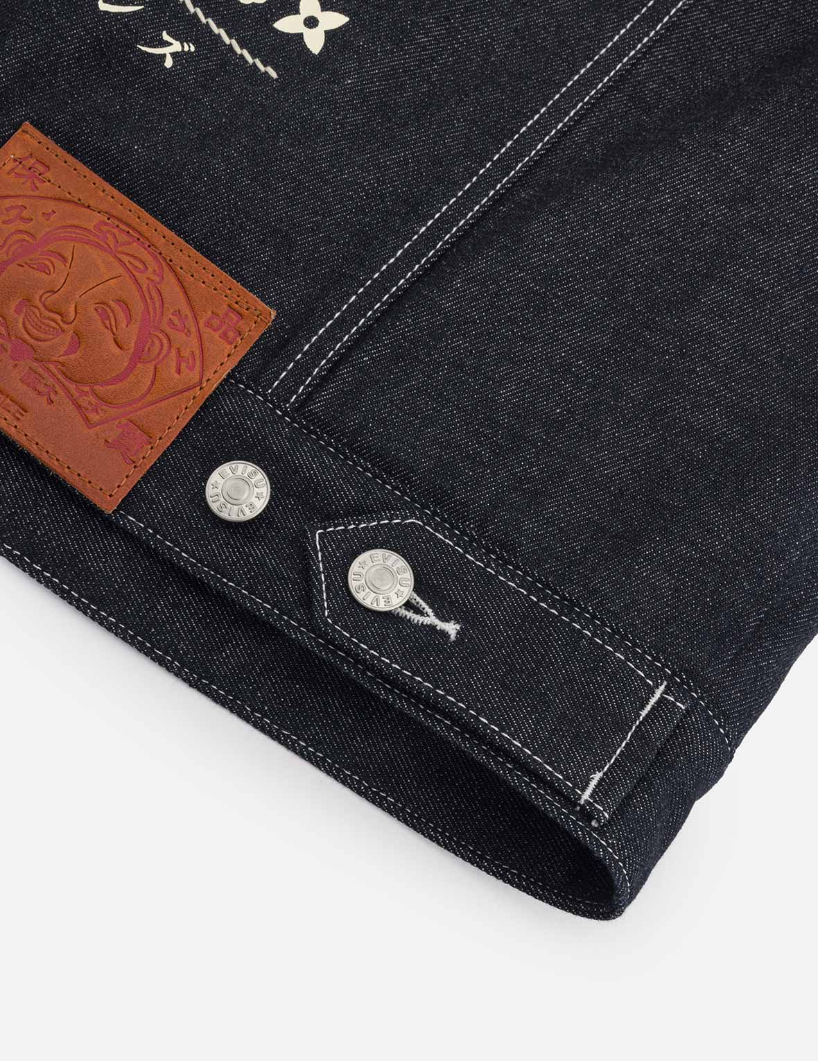 明線刺繡與大M嵌條寬版休閒牛仔外套