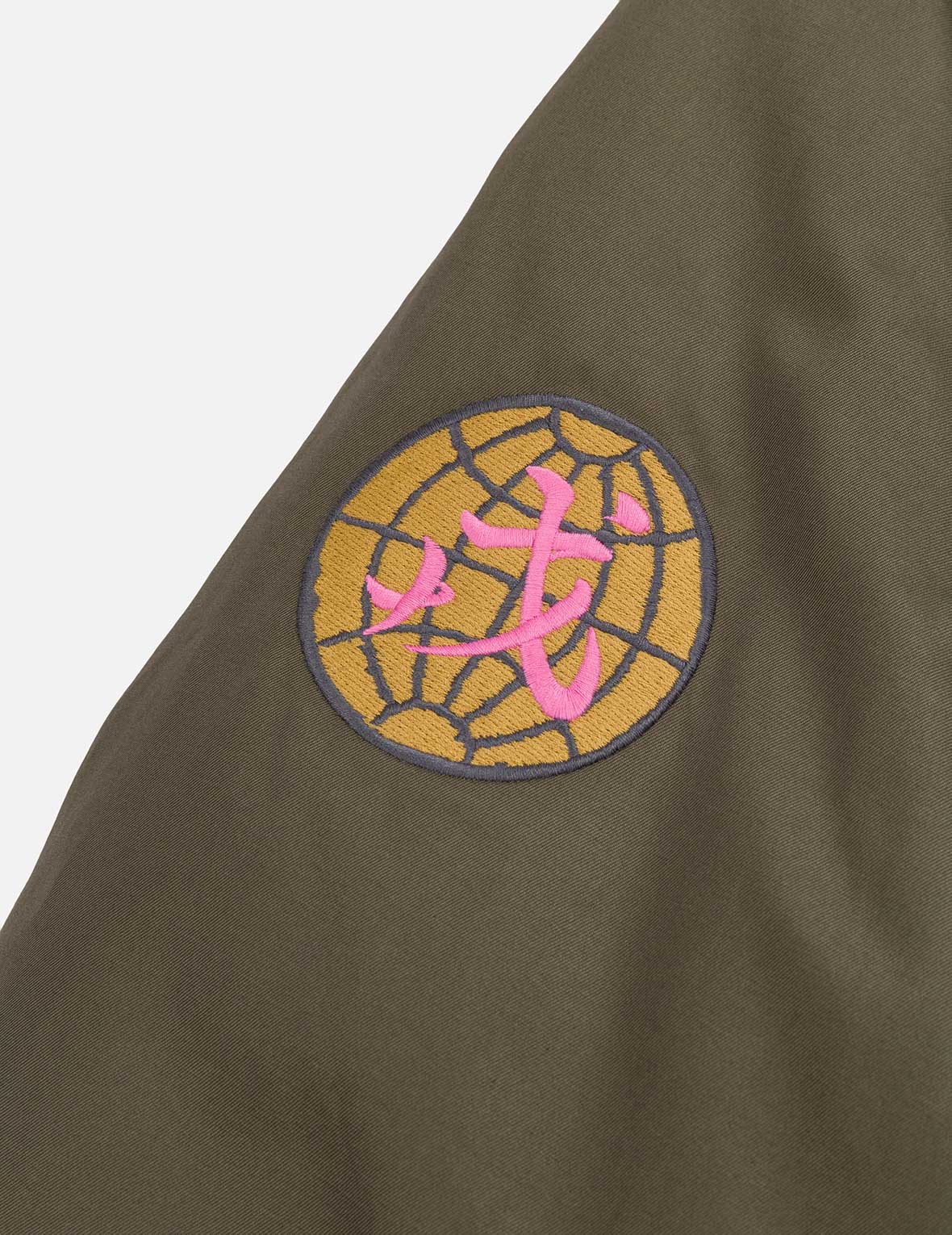 多重商標刺繡徽章常規版型夾棉飛行員外套