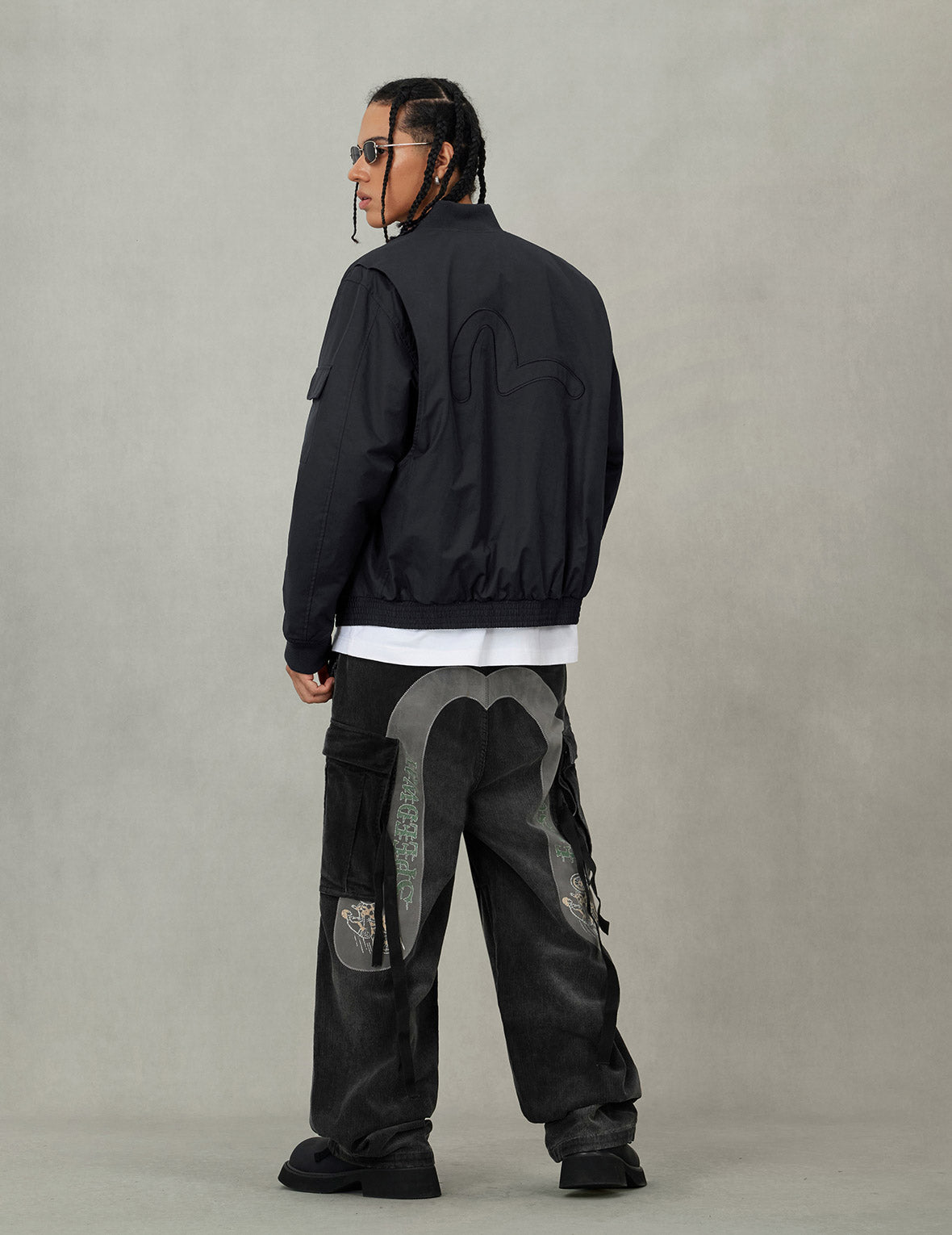 多重商標刺繡徽章常規版型夾棉飛行員外套