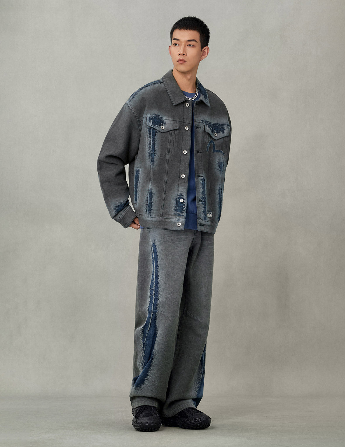 Distressed Seagull and Logo Print Relax Fit Washed Denim Jacket