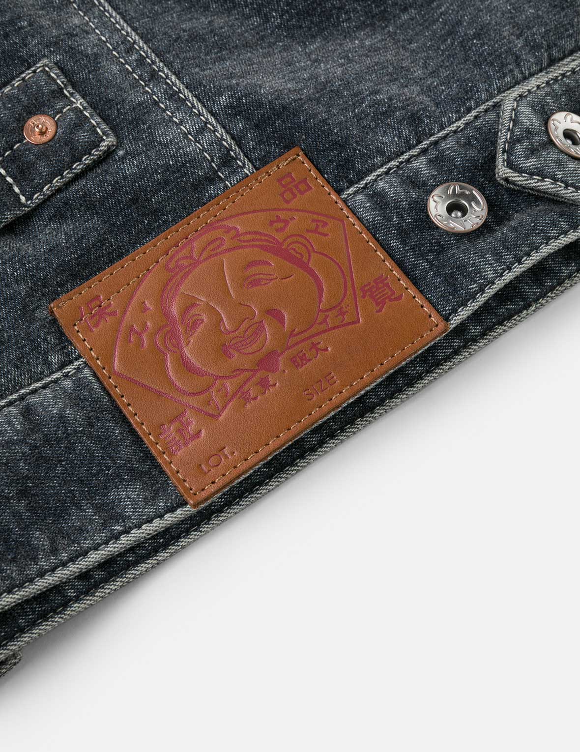 Emboss Rivet Seagull Relax Fit Washed Denim Jacket