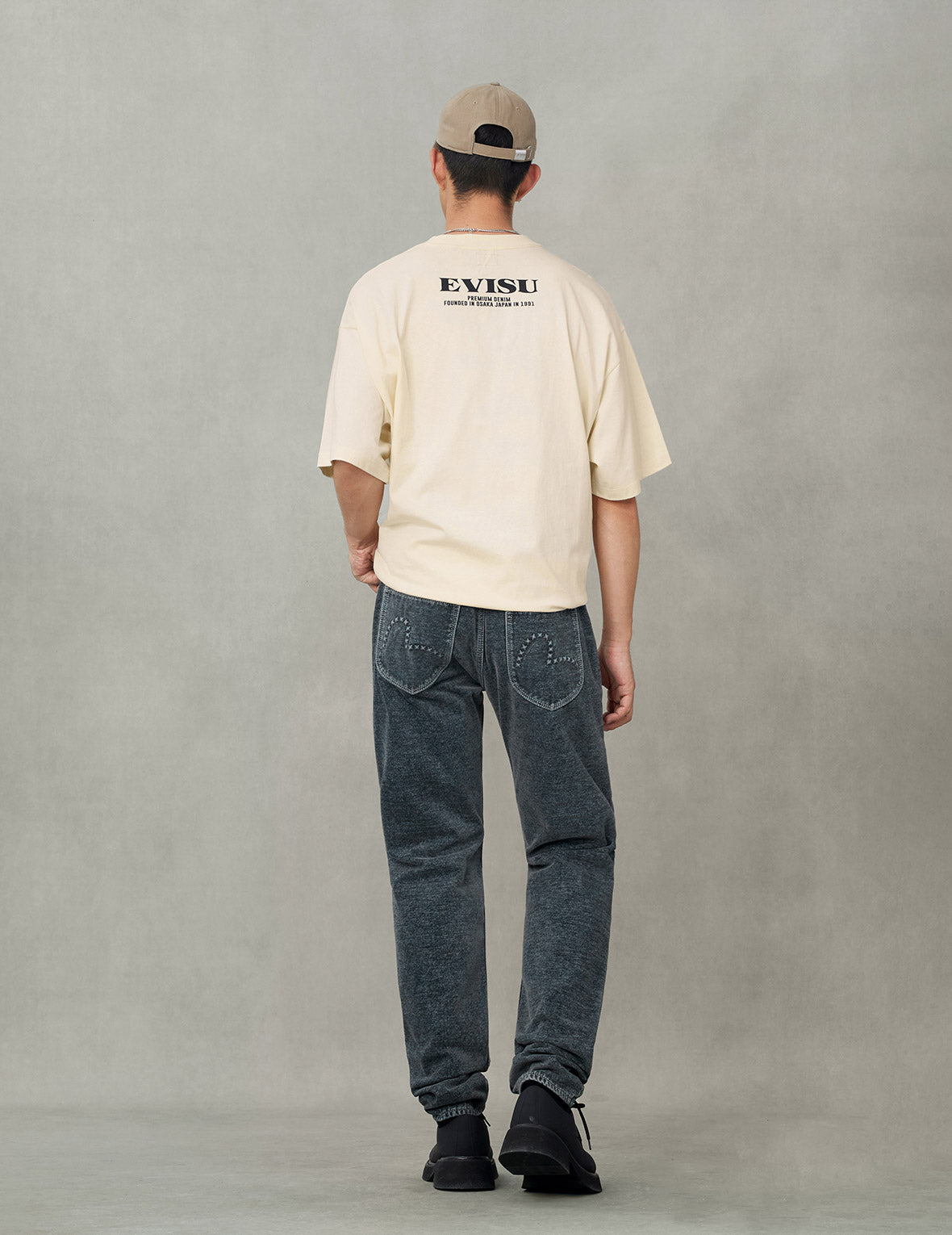 Washed Emboss Rivet Seagull Taper Fit Jeans #2017