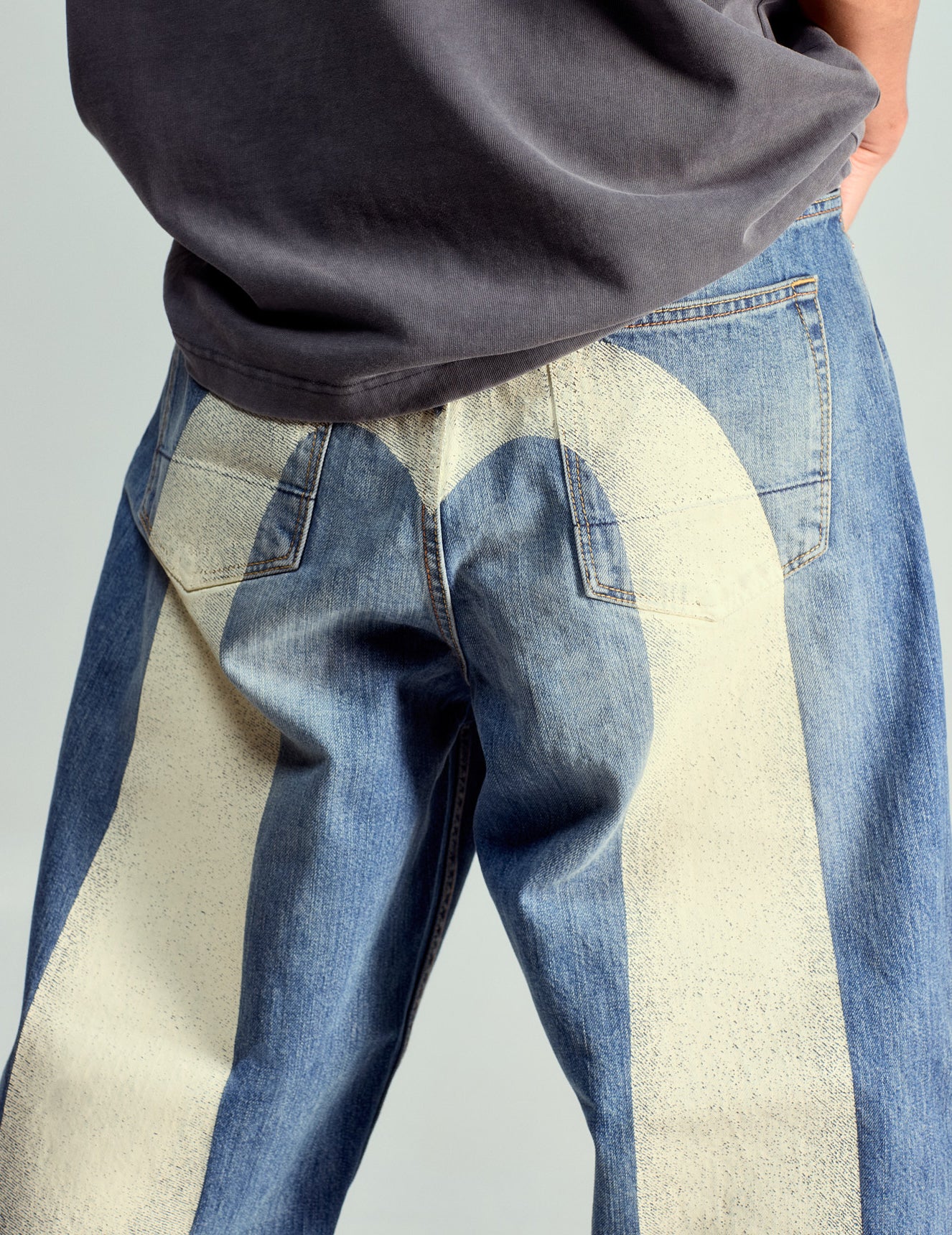 米白色大M印花寬鬆版型牛仔褲 #2038