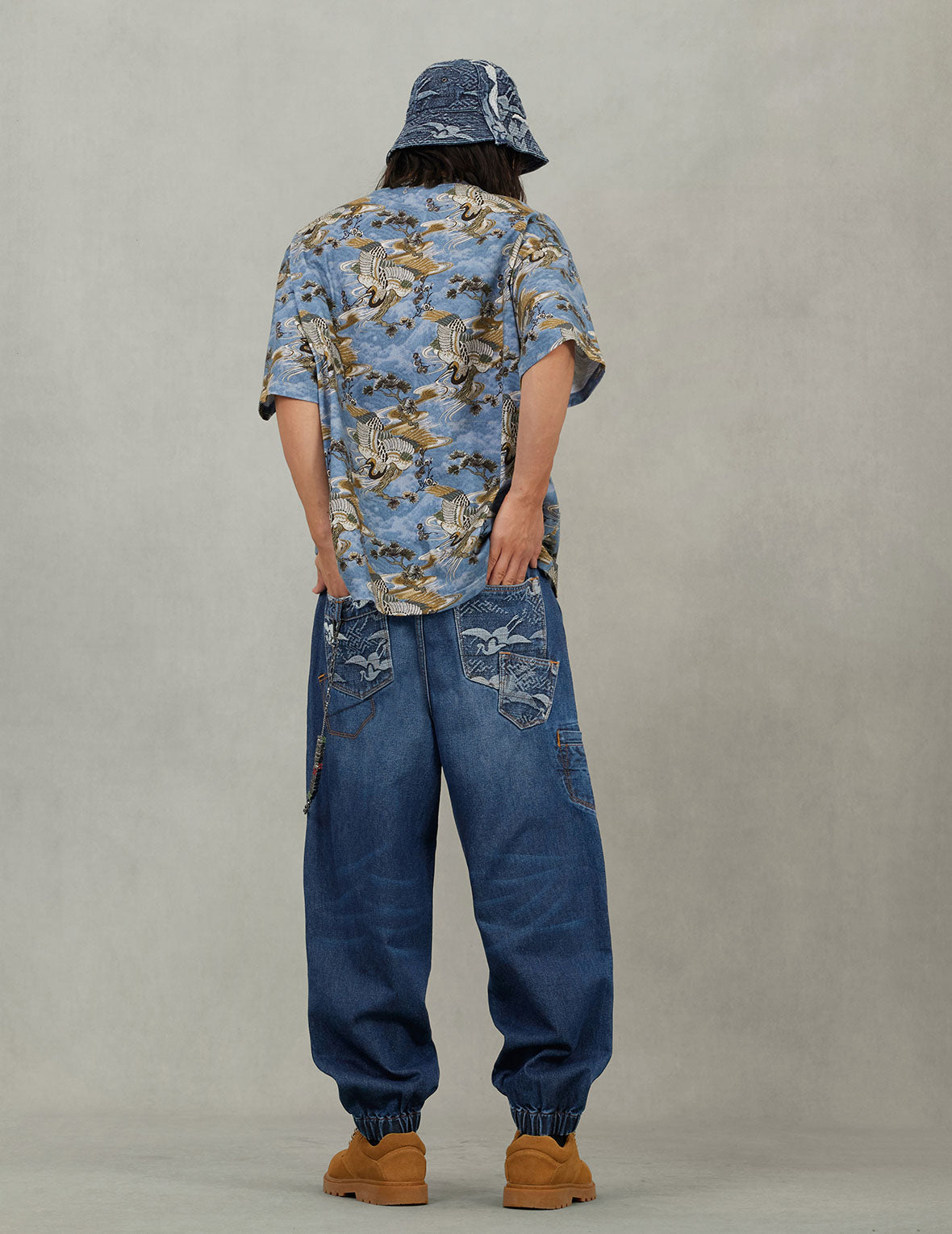 Multi-pocket and Seagull Crane Print Loose Fit Washed Denim Joggers