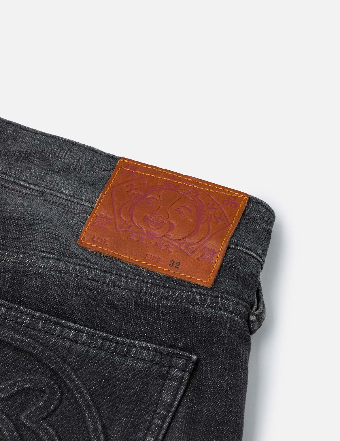 洗水海鷗和商標浮雕壓花常規版型束口牛仔褲