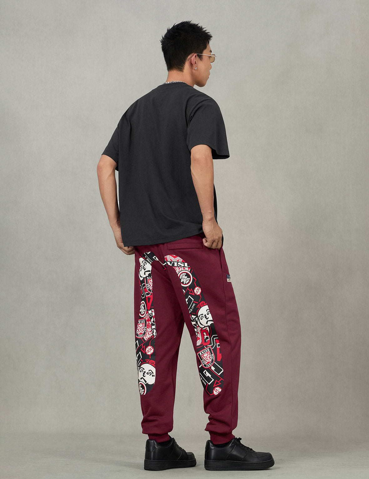 Henohenomohe Godhead Daicock Print Regular Fit Sweatpants