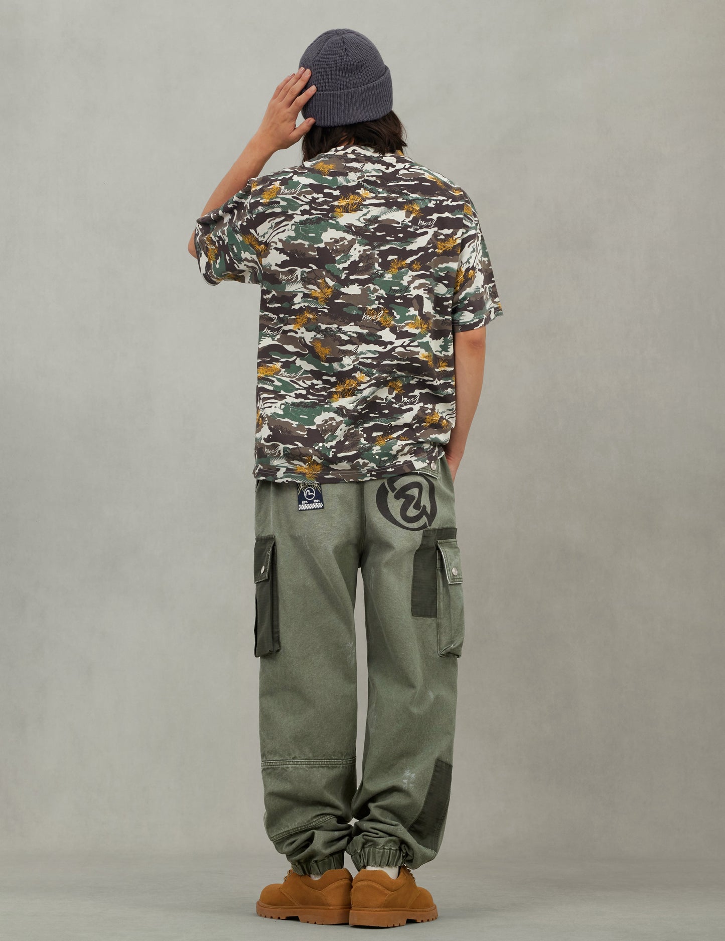 塗鴉風格海鷗與商標印花寬版休閒T恤