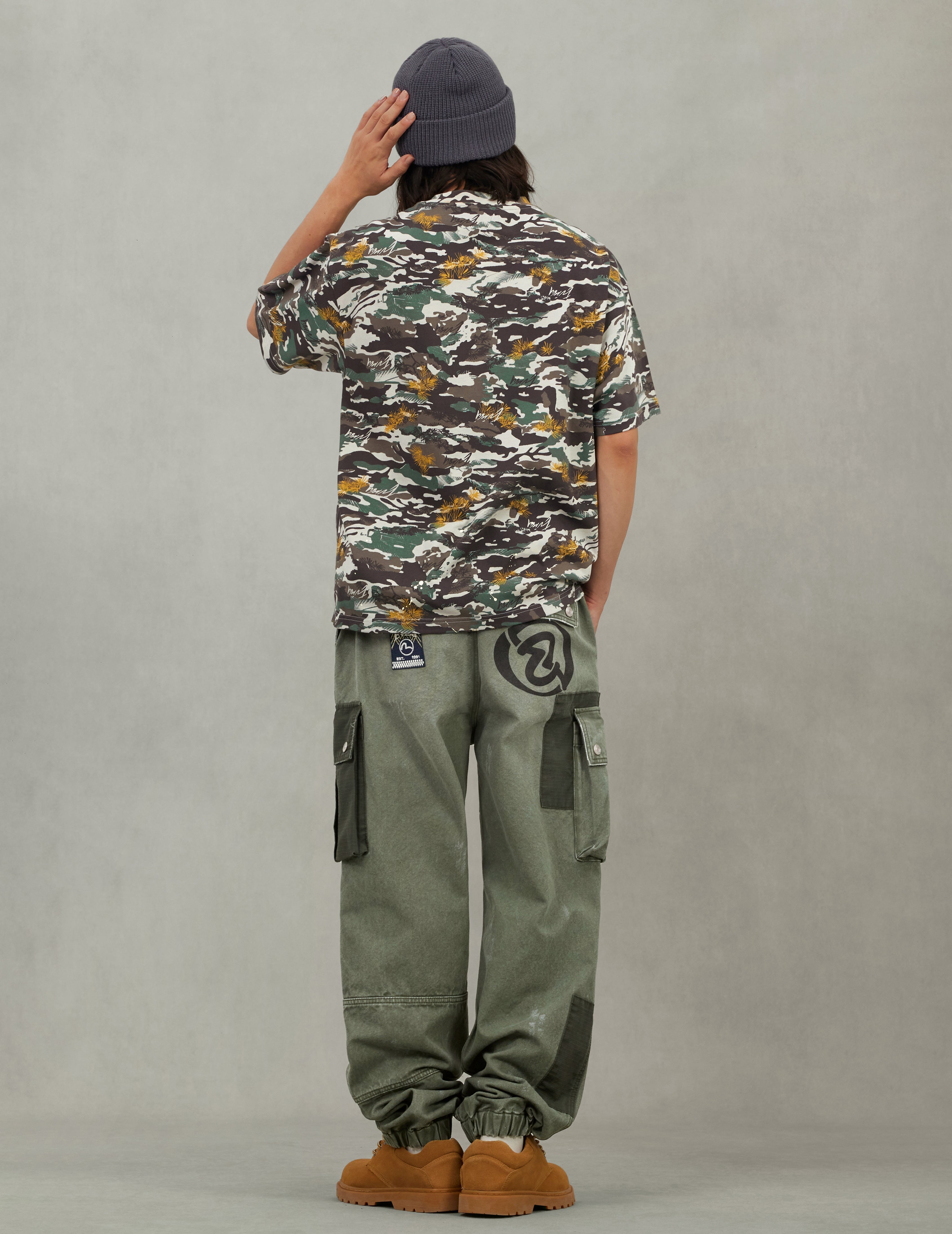 塗鴉風格海鷗與商標印花寬版休閒T恤