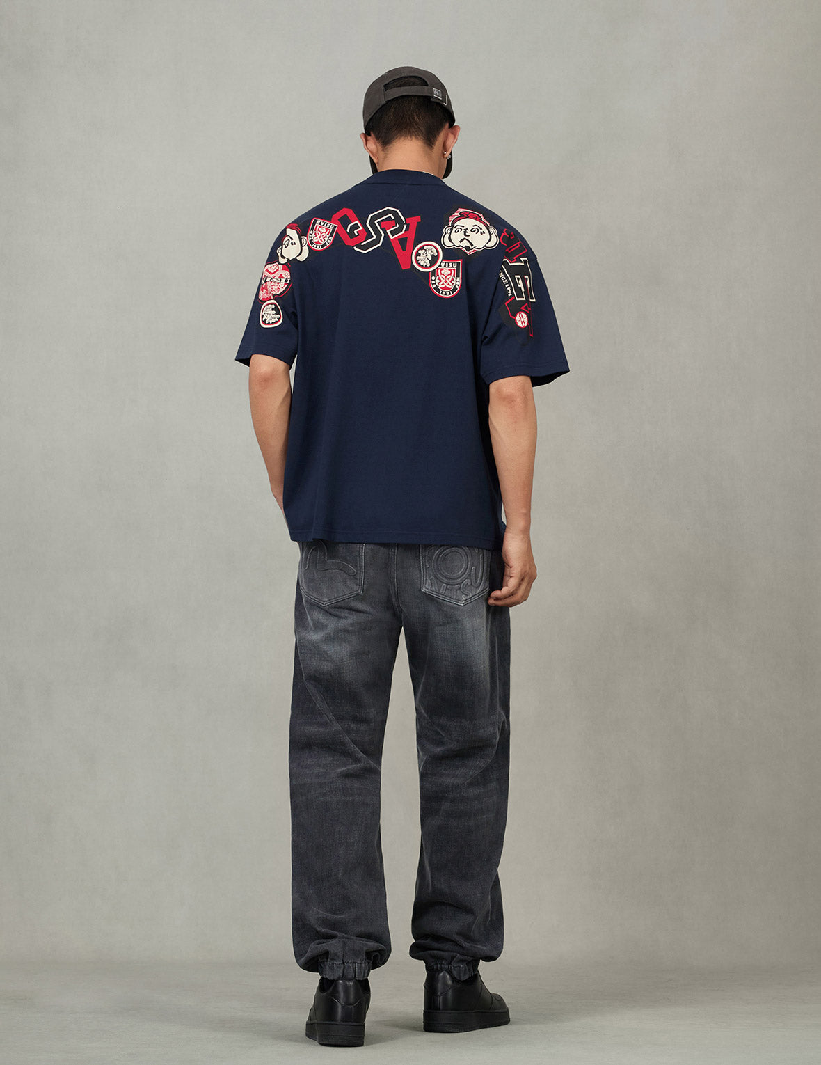 Henohenomohe Godhead and Wheel of Wisdom tag Daicock Print Relax Fit T-Shirt