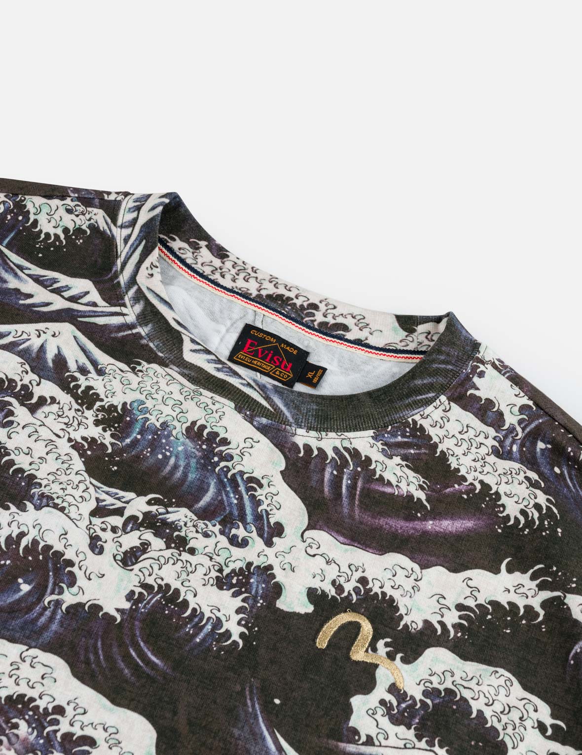 All-Over Wave Embroidered Seagull Tee