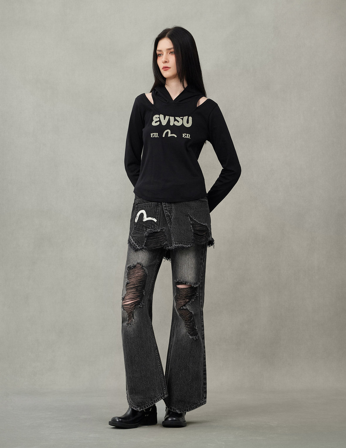 斑駁海鷗印花和解構時尚版型牛仔喇叭褲裙