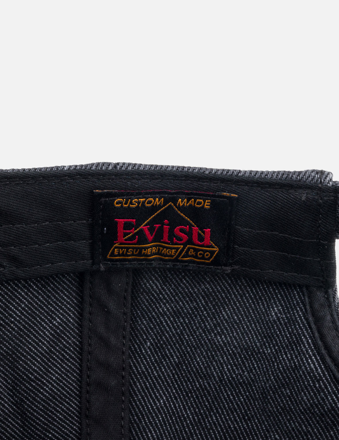 工人刺繡做舊牛仔帽