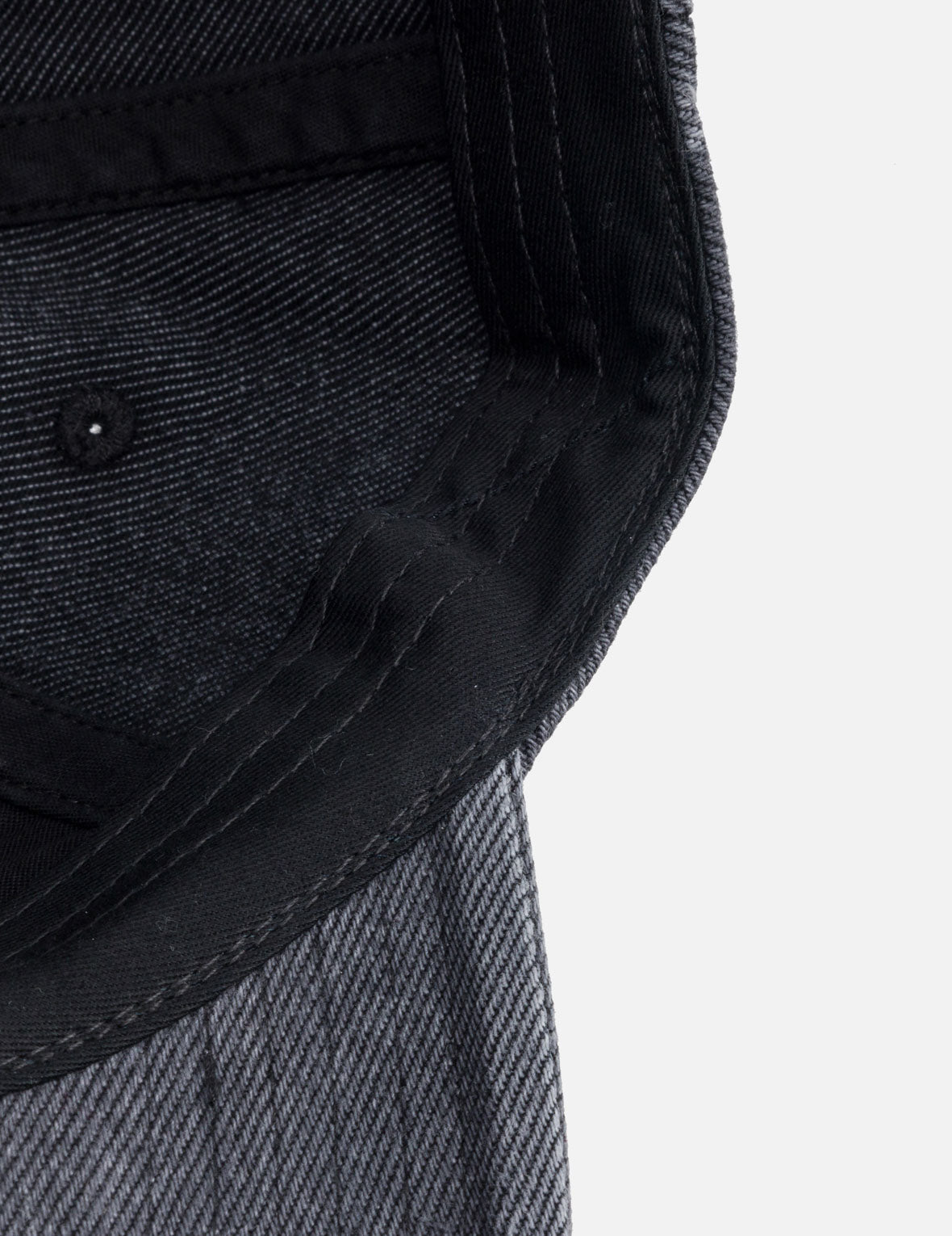 工人刺繡做舊牛仔帽