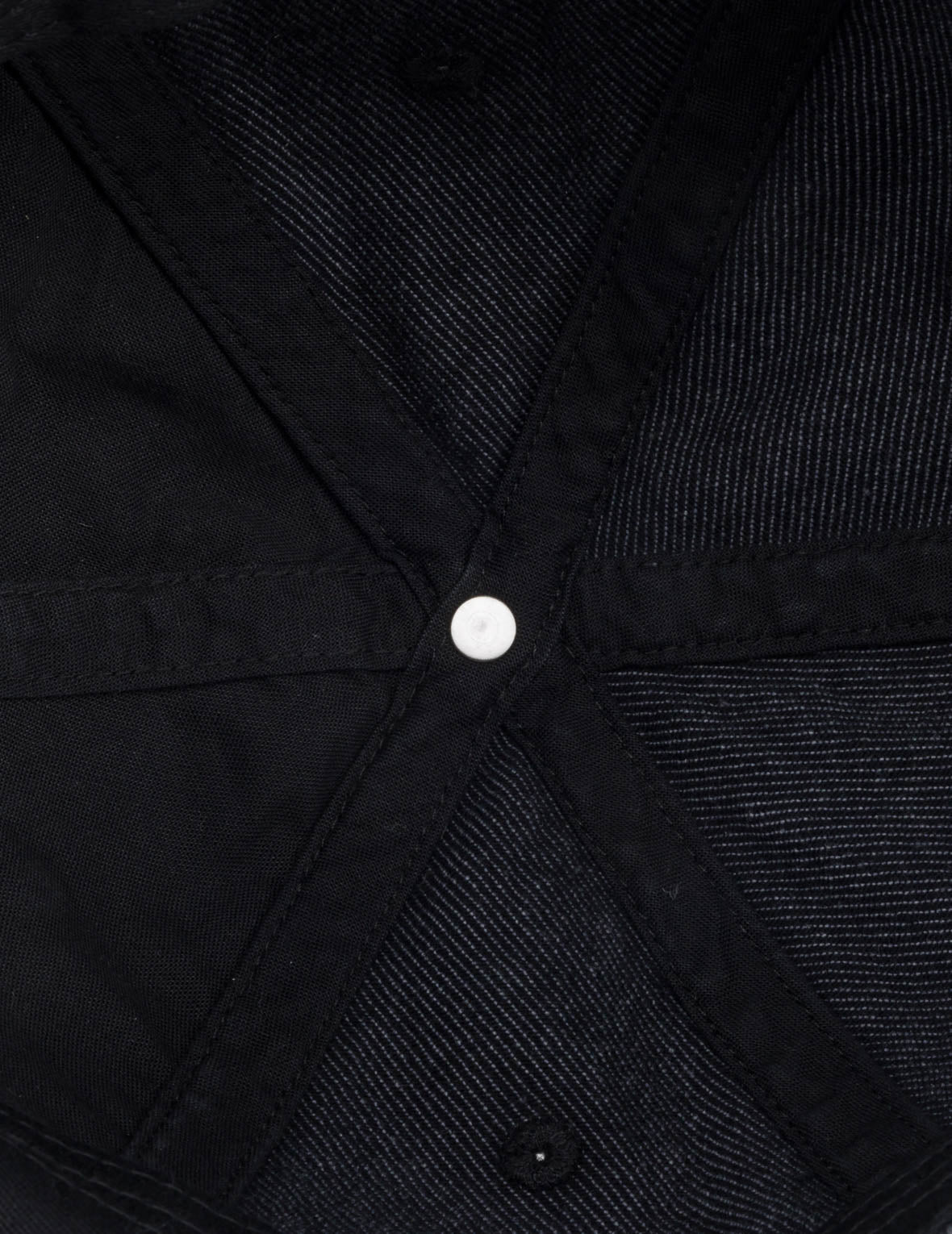 工人刺繡做舊牛仔帽