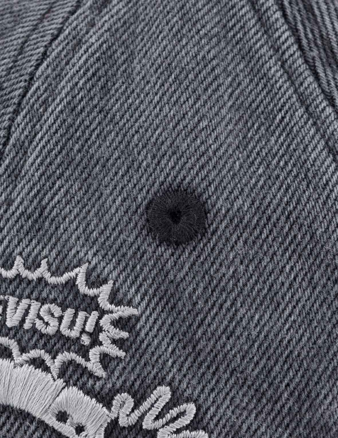 工人刺繡做舊牛仔帽