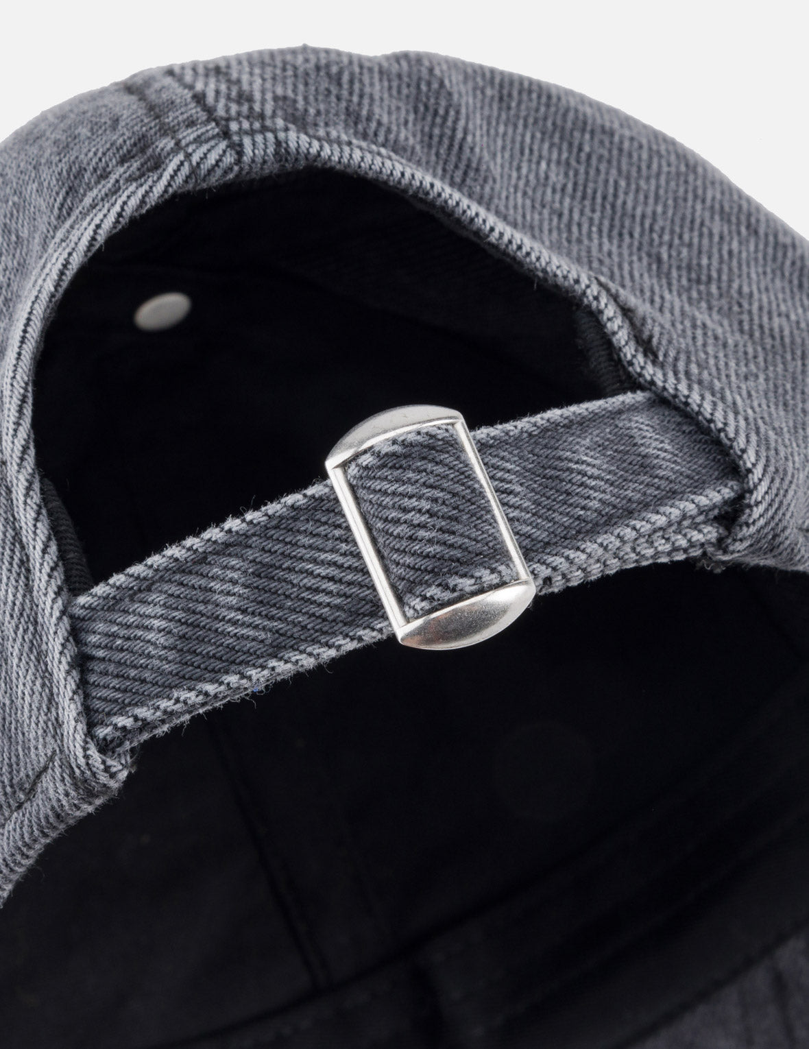 工人刺繡做舊牛仔帽