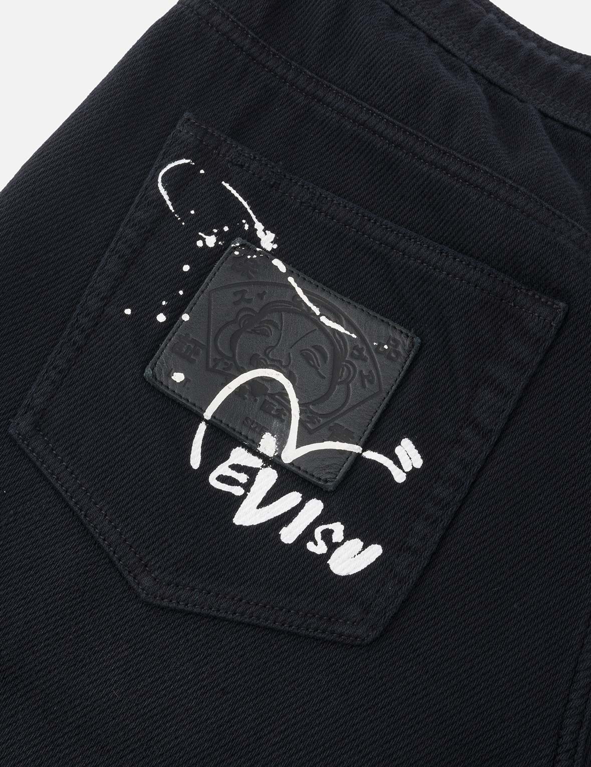 Kamon Appliqué Fashion Fit Denim Shorts