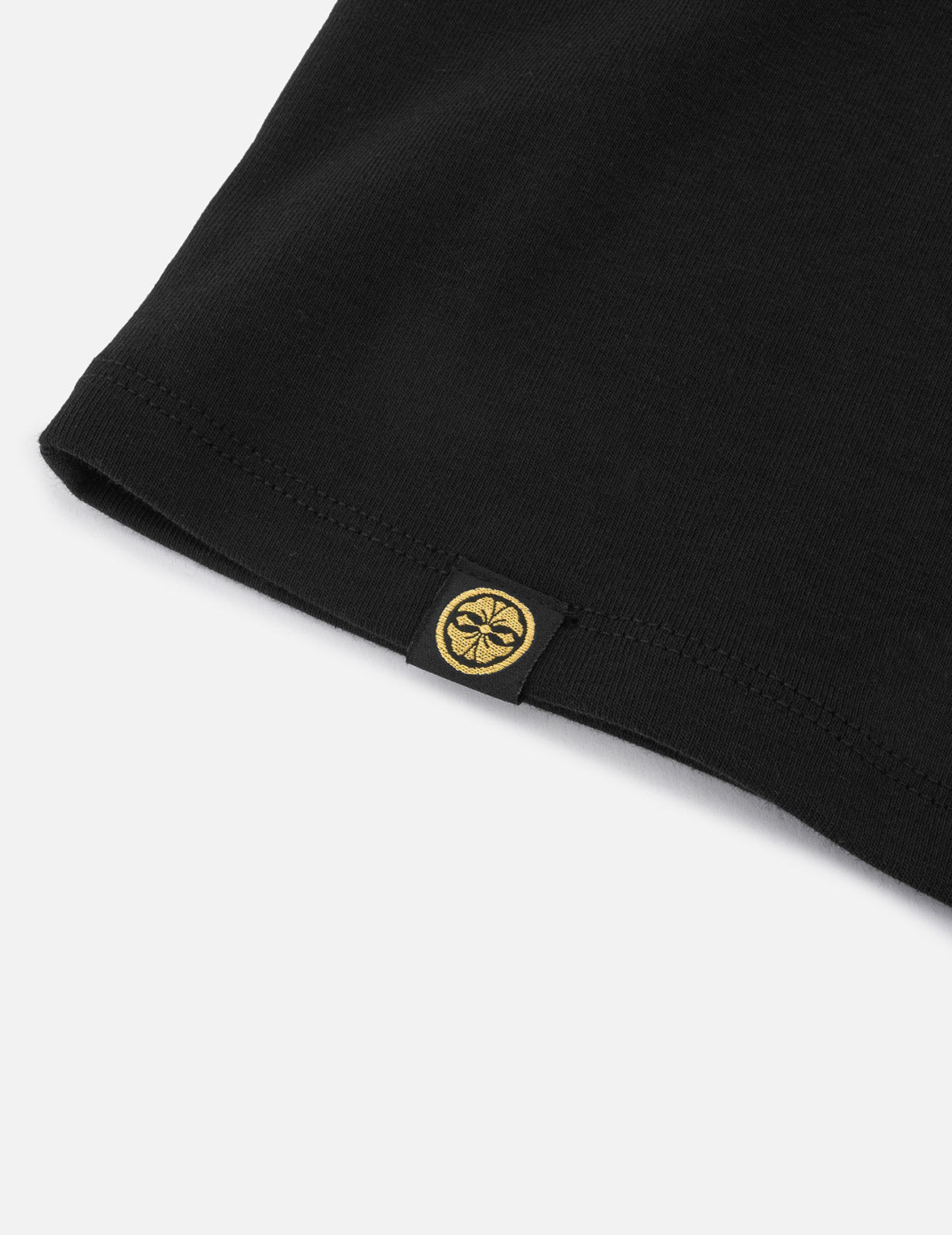 Evisu Metal Trim V-Neck Fashion Fit T-shirt